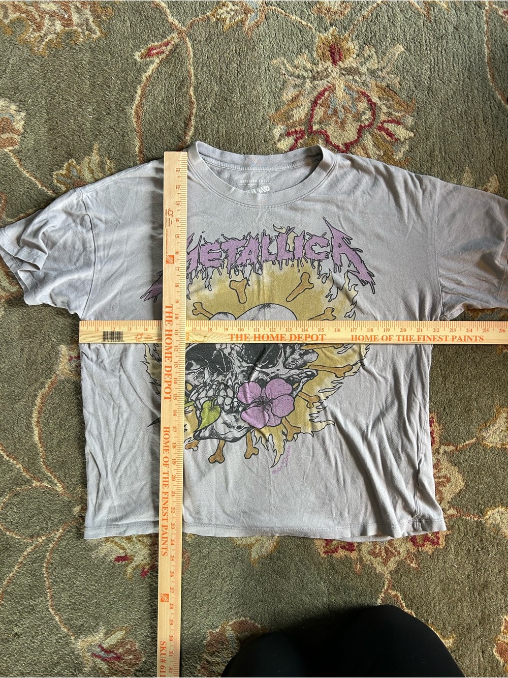 American Eagle Outfitters Light Gray Crew Neck Tee Metallica w/ skull size M - Picture 2 of 5